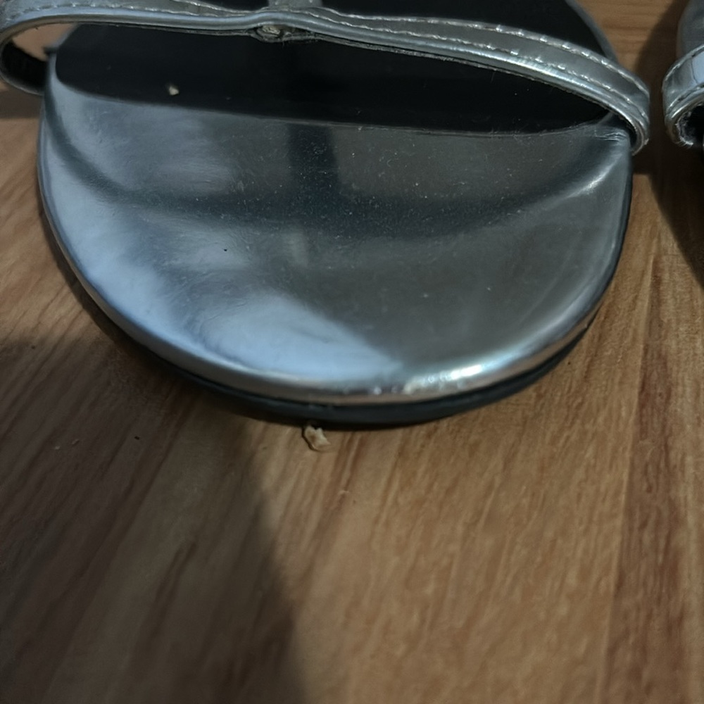 EUC silver sandal. - Picture 4 of 5